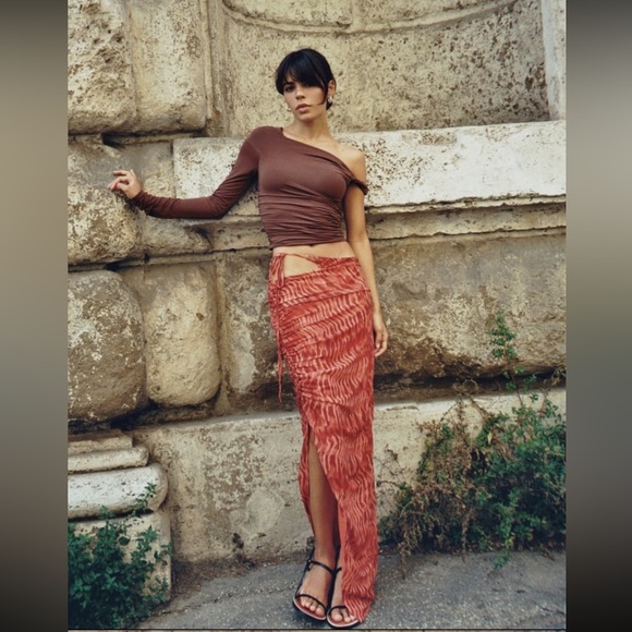 Zara side slit cut out printed skirt with side tie - Picture 3 of 6